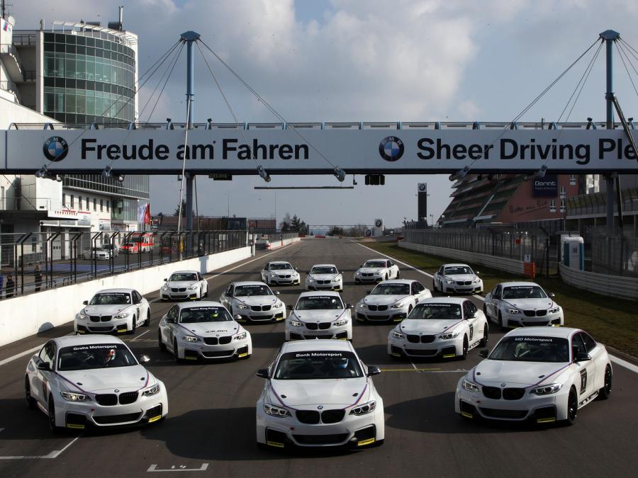  BMW M235i Racing 2014 года  (фото 21 из 26)